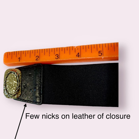Chico’s black stretch & leather trim belt with gold-tone closure - Picture 4 of 9